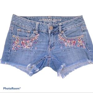American Eagle Outfitters Denim Shorts Embroidered Floral Frayed Zip Fly Size 00